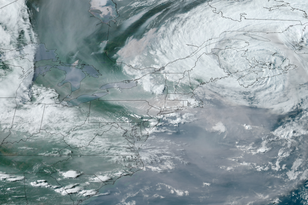 A satellite image showing smoke across the eastern US on June 7