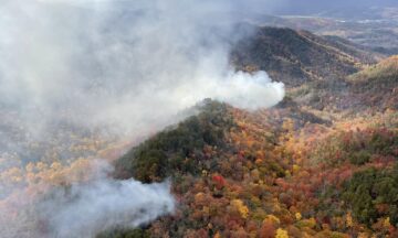 A photo of the Collett Ridge wildfire burning in the mountains of Cherokee County