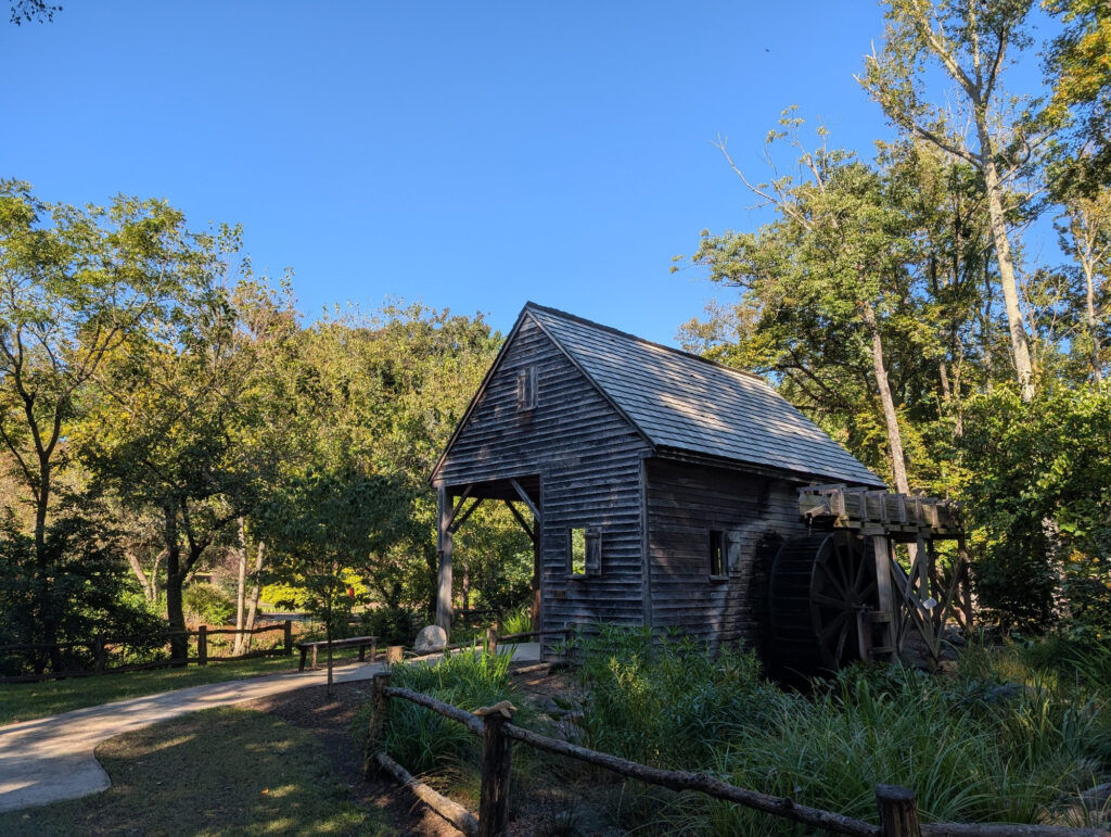 A photo of small barn in Reidsville with sunny blue skies overhead